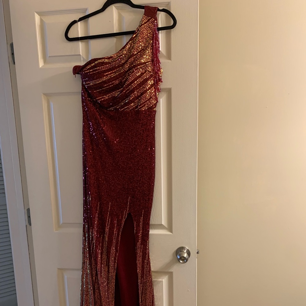 Hi! This is a fitted sequin formal dress - size 11(ish) - Picture 3 of 7